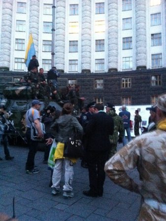 Самооборона Майдана вывела больше сотни человек под Кабмин