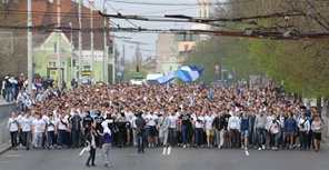 Фанаты "Днепра" и "Карпат" пройдут маршем в вышиванках по Днепропетровску
