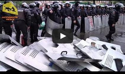 Как одесские милиционеры сбежали при штурме УВД. Видео Как одесские милиционеры сбежали при штурме УВД. Видео