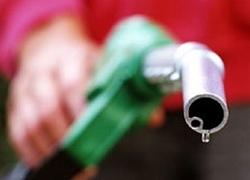 В Крыму дефицит бензина, цены на товары выросли вдвое