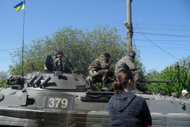 В Мариуполь вошла тяжелая военная техника, - очевидцы