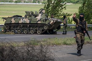 Силовики под Славянском уничтожили из гранатомета две машины с боевиками