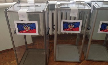 В Донецке сепаратисты начали "референдум" на сутки раньше