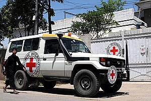 Волонтер Красного креста госпитализирован после избиения сепаратистами в Донецке