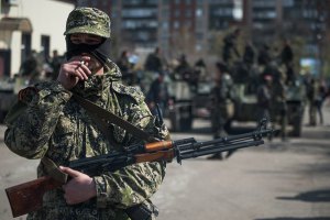 На въезде в Донецк сепаратисты с автоматами установили блокпост