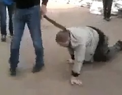 Сепаратисты с особой жестокостью пытают активиста и водят на цепи, как собаку Сепаратисты с особой жестокостью пытают активиста и водят на цепи, как собаку