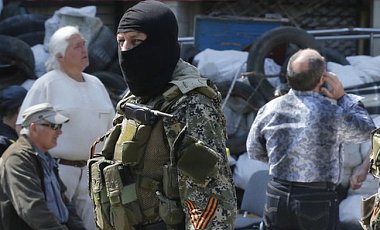 В Донецке сепаратисты напали на окружной избирком