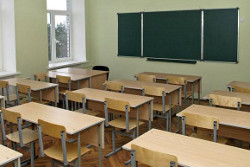 Школы Луганщины закрылись на неопределенный срок