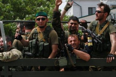 Около 200 боевиков кавказской внешности выдвинулись из донецкого телецентра в сторону аэропорта
