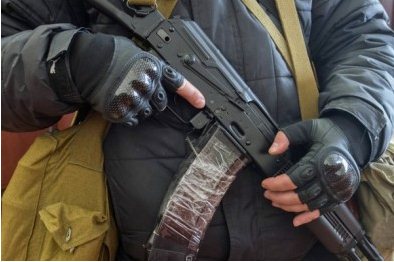 В Донецке вооруженные люди в балаклавах и камуфляже за сутки угнали семь машин