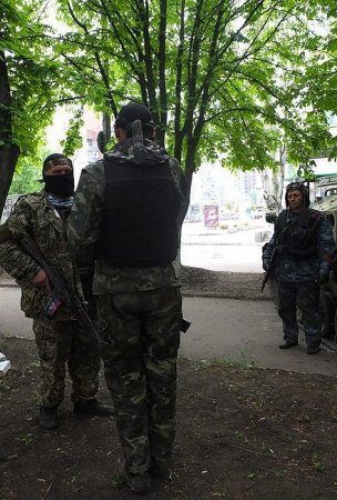 В Славянске боевики готовятся к обороне: фото из города