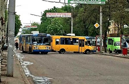 Центр Краматорска заблокирован автобусами - сепаратисты ожидают украинских силовиков