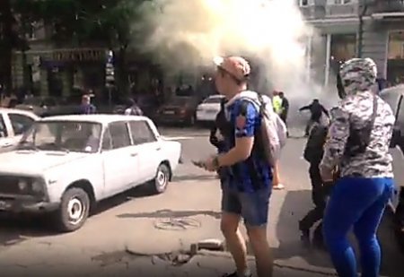Беспорядки в Одессе: Разогнав сепаратистов, одесситы выдвинулись «зачищать» их лагерь на Куликовом поле Онлайн-трансляция