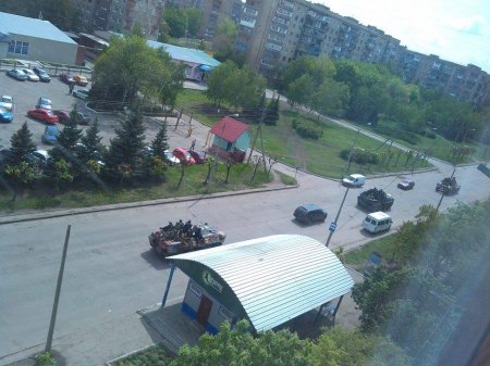 Украинские силовики отбили у экстремистов аэропорт Краматорска и все блокпосты вокруг города Украинские силовики отбили у экстремистов аэропорт Краматорска и все блокпосты вокруг города