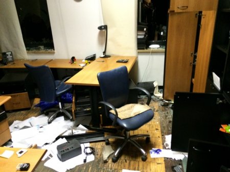 Террористы в Донецке разгромили офис российской компании, думая что это офис Таруты. Видео. Фото