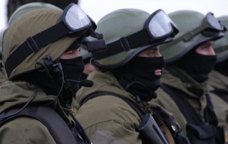 Бойцы Нацгвардии с оружием покинули захваченный боевиками военкомат в Луганске