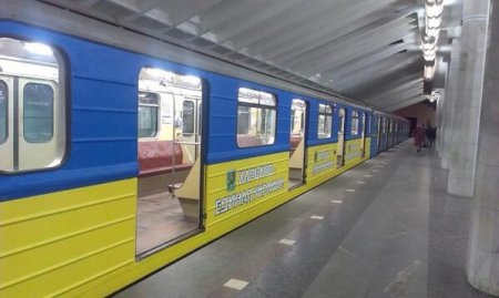 Вагоны харьковского метрополитена стали желто-голубыми. Фото