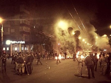 В Мариуполе в результате столкновений с сепаратистами погиб один человек, еще трое ранены В Мариуполе в результате столкновений с сепаратистами погиб один человек, еще трое ранены