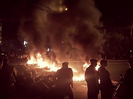 В Мариуполе в результате столкновений с сепаратистами погиб один человек, еще трое ранены В Мариуполе в результате столкновений с сепаратистами погиб один человек, еще трое ранены