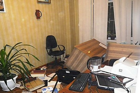 В Торезе сепаратисты из-за отказа печатать информацию о «референдуме» разгромили офис местной газеты