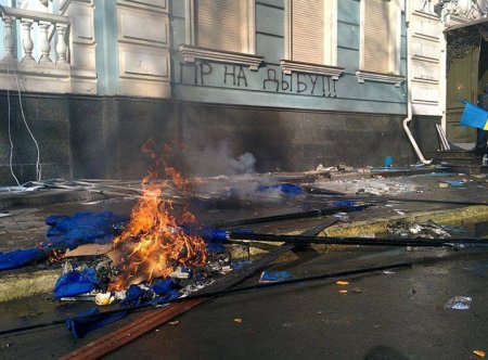 В Днепропетровске сожгли офис нардепа Олега Царева