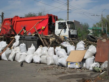 В Славянске сепаратисты частично заблокировали здание "Укртелекома" и "Укрпочты"