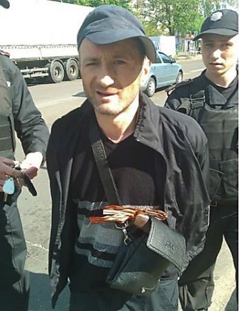 В Киеве задержали группу людей с георгиевскими ленточками и пистолетами