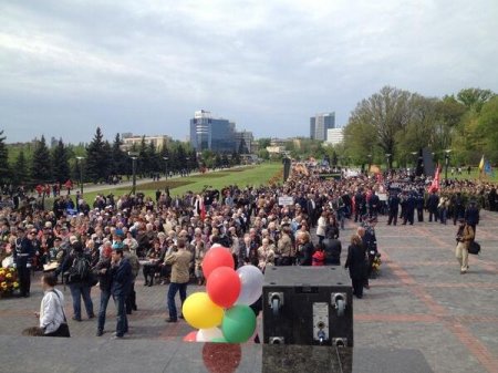 Донецкие празднования Дня победы сопровождаются требованиями "референдума"