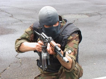 В Мариуполе чеченские террористы зверски поиздевались над телом мертвого военного