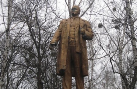 В Винницкой области сожгли памятник Ленину