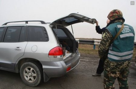 Через границу из Крыма пытались провезти 1,3 миллиона гривен
