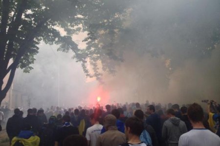 Тысячи фанатов вышли на марш за единую Украину в Полтаве