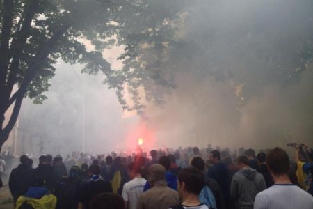 Тысячи фанатов вышли на марш за единую Украину в Полтаве Тысячи фанатов вышли на марш за единую Украину в Полтаве
