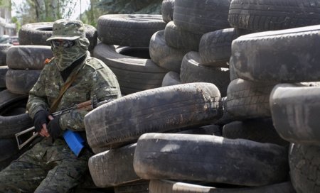 На Луганщине террористы грабят фуры с товаром