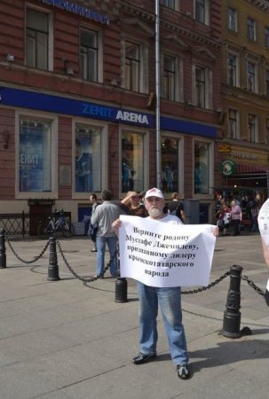 В Петербурге требовали вернуть Крым Джемилеву. Один активист ранен.