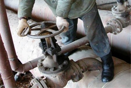 В Краматорске в результате перестрелки повреждены газовая и водосточная трубы возле НКМЗ