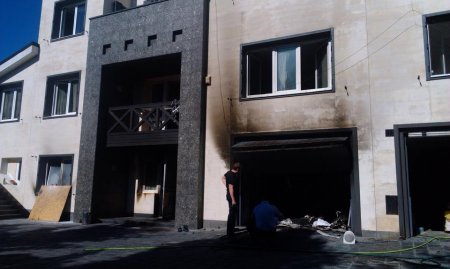 Цареву сожгли дом в Днепропетровске. Фото