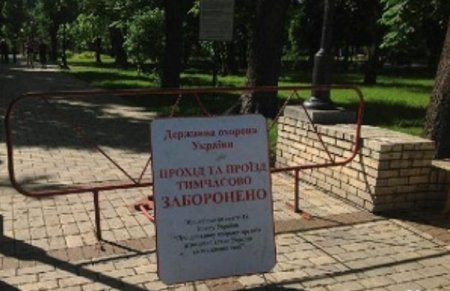Ради Турчинова и министров перекрыли центр Киева