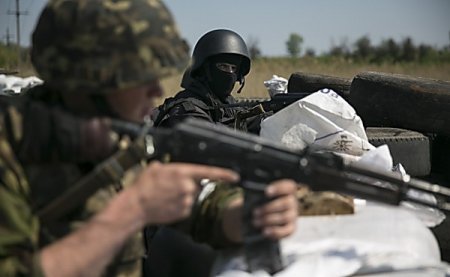 На Луганщине Нацгвардия расстреляла внедорожник, который пытался прорваться через блокпост