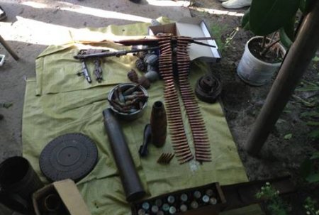    	 В Херсоне у местного жителя нашли 35 гранат и оружие