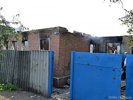 В Славянске обстреляли центр города - пострадали жилые дома и автомобили