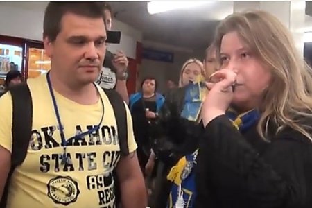 «Колорадская ленточка мне не нужна», - полиция в Москве задержала женщину за ношение украинской символики