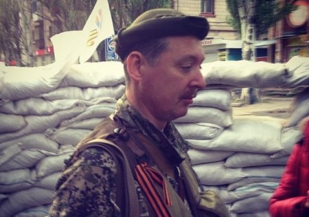 «Стрелок» угрожает применить артиллерийское оружие в Славянске