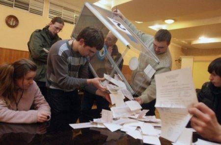 Все пять окружных избирательных комиссий Донецка переехали в здание аэропорта