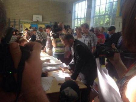 Ярош проголосовал на выборах. Фото