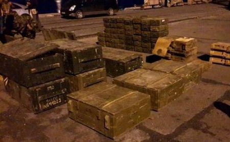 СБУ изъяла 73 ящика с оружием, подозревают экс-главу СБУ