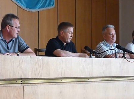 Террорист Понамарев готовиться к эвакуации в Крым (видео) Террорист Понамарев готовиться к эвакуации в Крым (видео)
