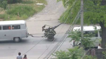 Террористы опять катаются демонстративно по центру Донецка на КамАЗАх и БТРах. Видео Террористы опять катаются демонстративно по центру Донецка на КамАЗАх и БТРах. Видео