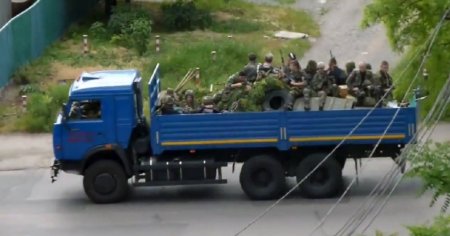В Донецке в районе захваченного террористами СБУ слышна активная стрельба – очевидцы