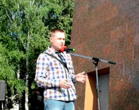 В России хотят посадить блогера за репост фото "народного губернатора Донбасса" со свастикой